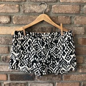 Lucy & Co Boutique B/W Graphic Flat Front Short